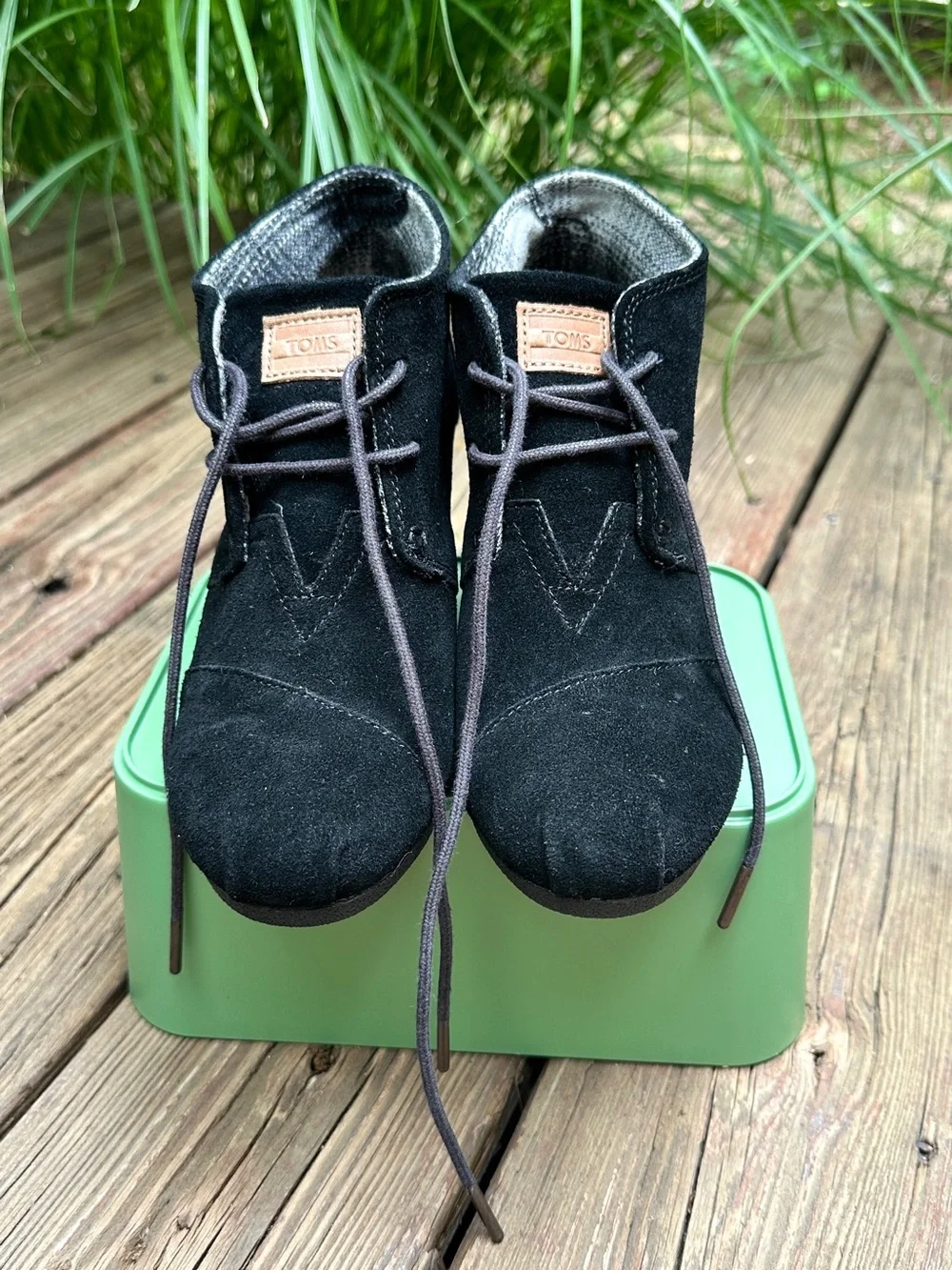 NIB Toms Desert Wedge Black Suede Lace-Up Ankle Boots Includes Dust Bag